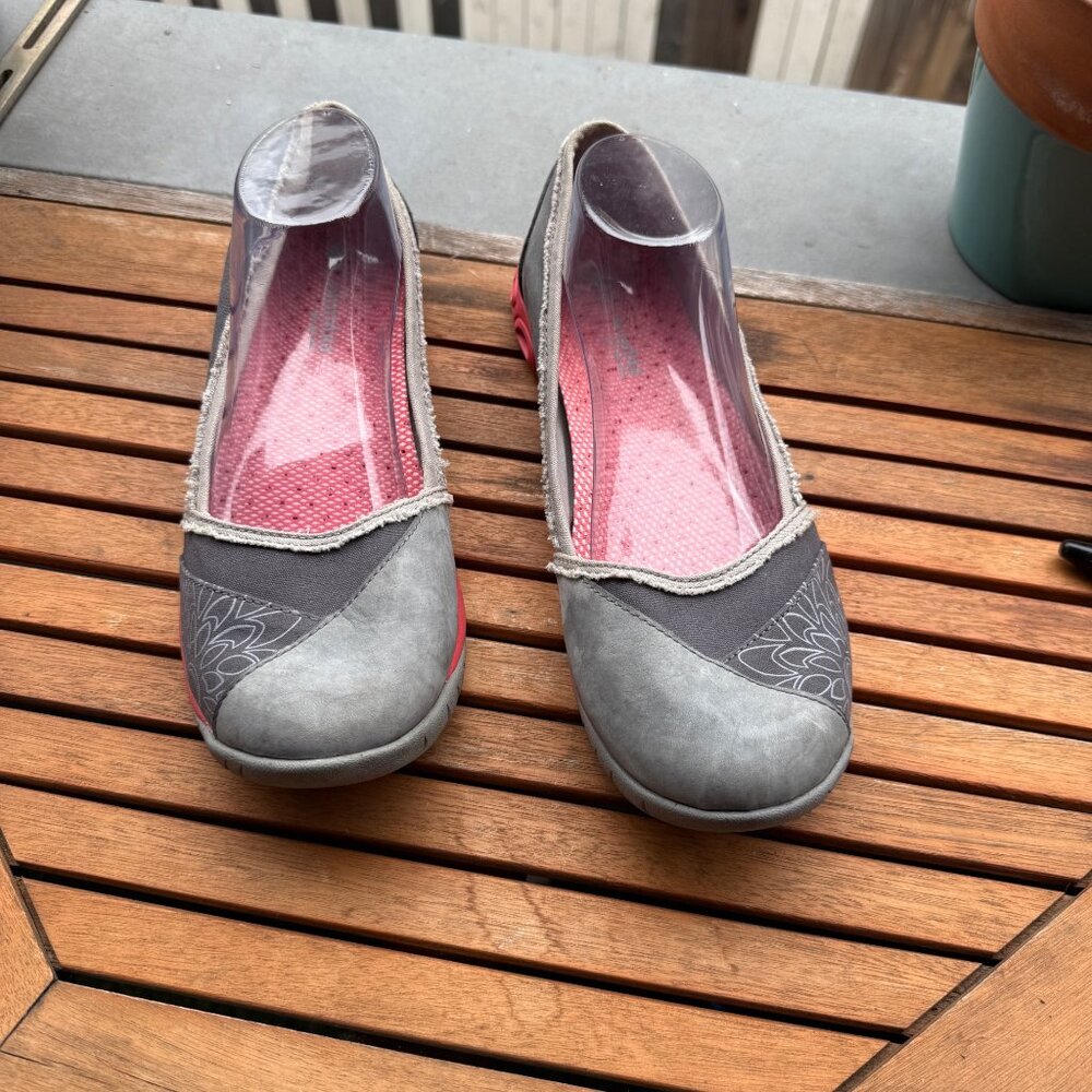 Columbia Womens Slip-On Shoes Size 10.5 Grey/Red